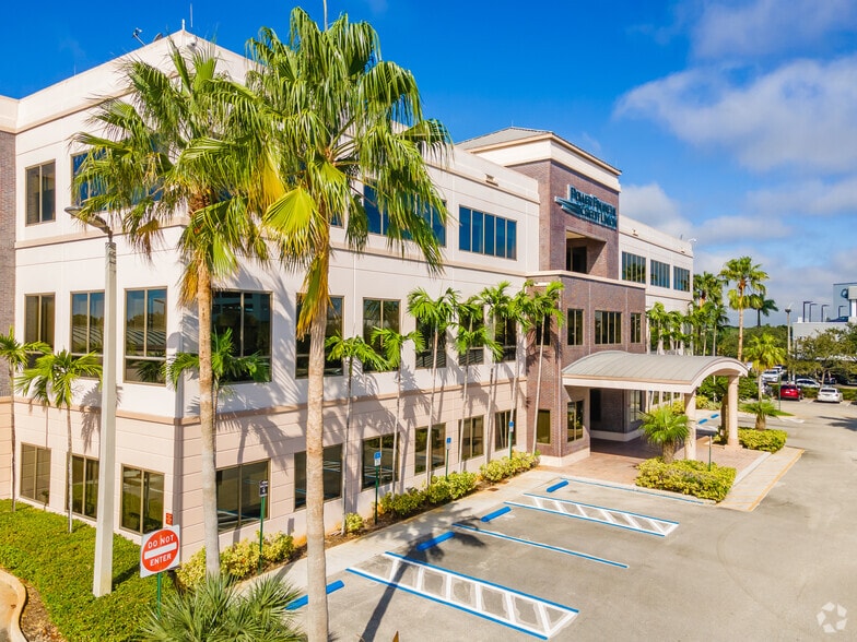 2020 NW 150th Ave, Pembroke Pines, FL à louer - Photo de l’immeuble – Image 3 sur 12