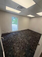 5205 N Ironwood Ln, Milwaukee, WI à louer Photo intérieure– Image 2 sur 12