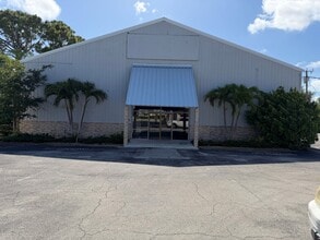 4200 Tamiami Trl N, Naples, FL à louer Photo intérieure– Image 2 sur 11