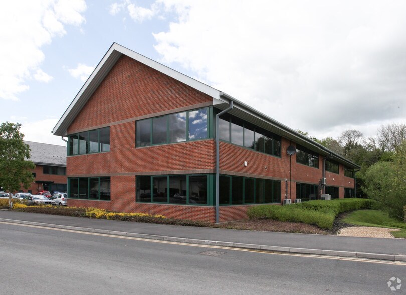 Blenheim Rd, Marlborough à louer - Photo de l’immeuble – Image 2 sur 3