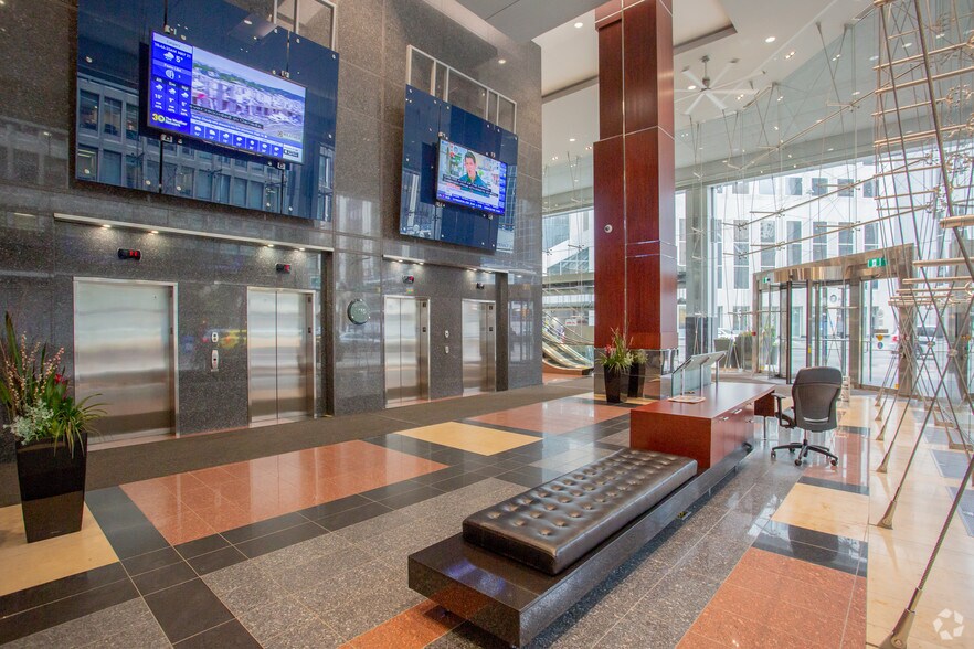 332 6th Ave SW, Calgary, AB à louer - Hall d’entrée – Image 2 sur 8