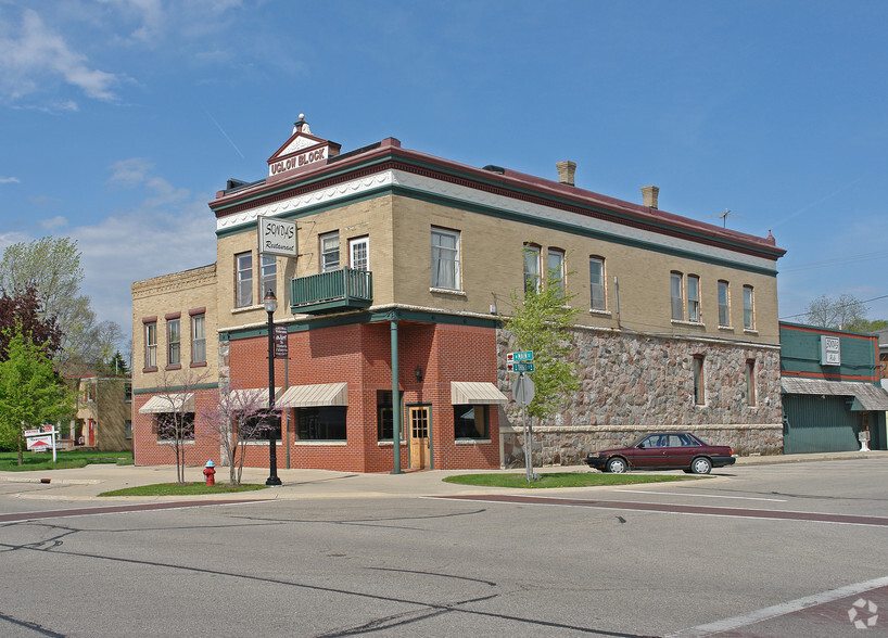 300 W Main St, Palmyra, WI à vendre - Photo principale – Image 1 sur 46