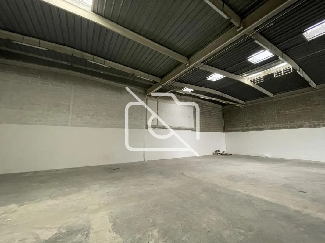 Local d’activités dans Valenton à louer Photo de l’immeuble– Image 1 sur 4