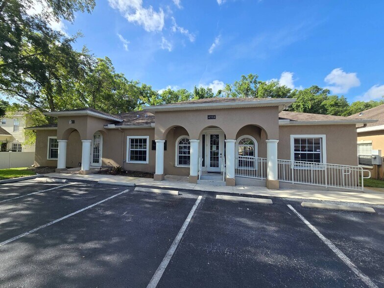 4202-4204 W Linebaugh Ave, Tampa, FL à vendre - Photo de l’immeuble – Image 3 sur 17