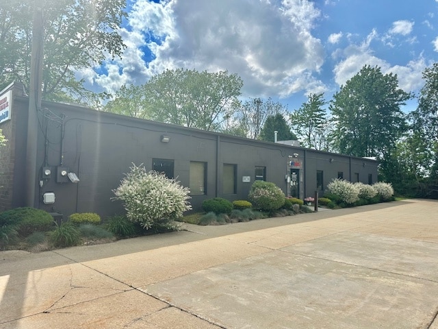 8585 East Ave, Mentor, OH à louer - Photo de l’immeuble – Image 2 sur 6