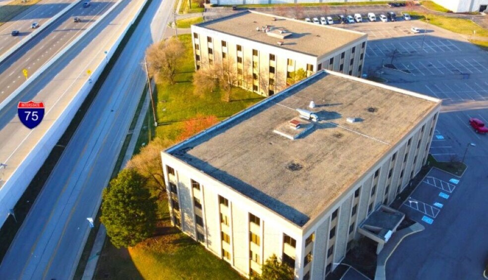 6500 Poe Ave, Dayton, OH à vendre - Photo principale – Image 1 sur 8