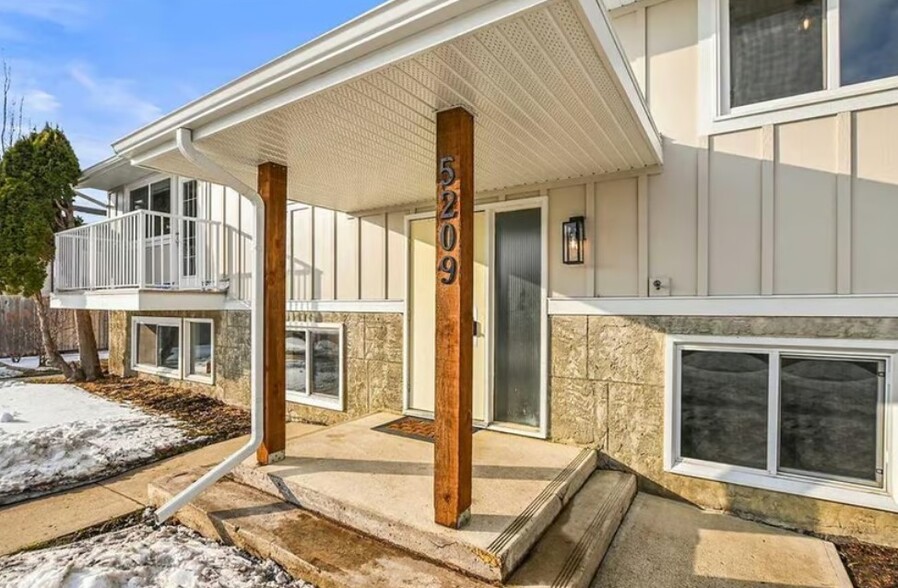 5209 49A Ave, Lacombe, AB à vendre - Photo de l’immeuble – Image 2 sur 14