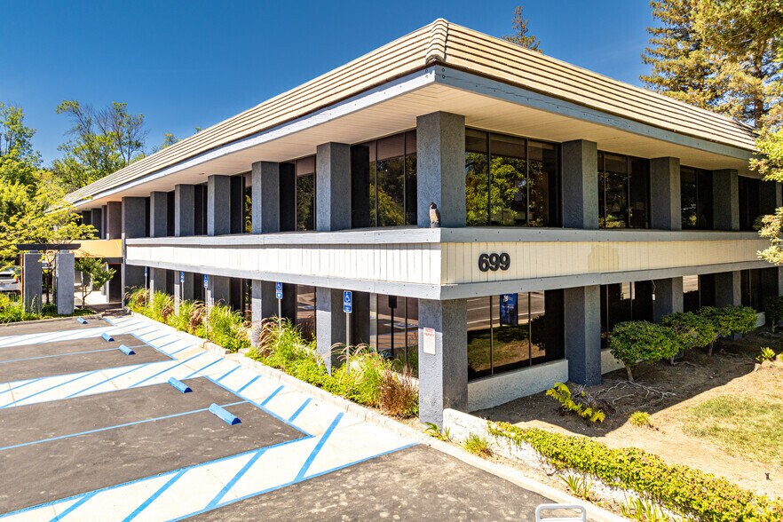 699 Hampshire Rd, Westlake Village, CA à louer - Photo principale – Image 2 sur 6
