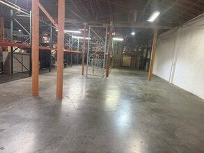 711 E Rosecrans Ave, Los Angeles, CA à louer Photo intérieure– Image 2 sur 5