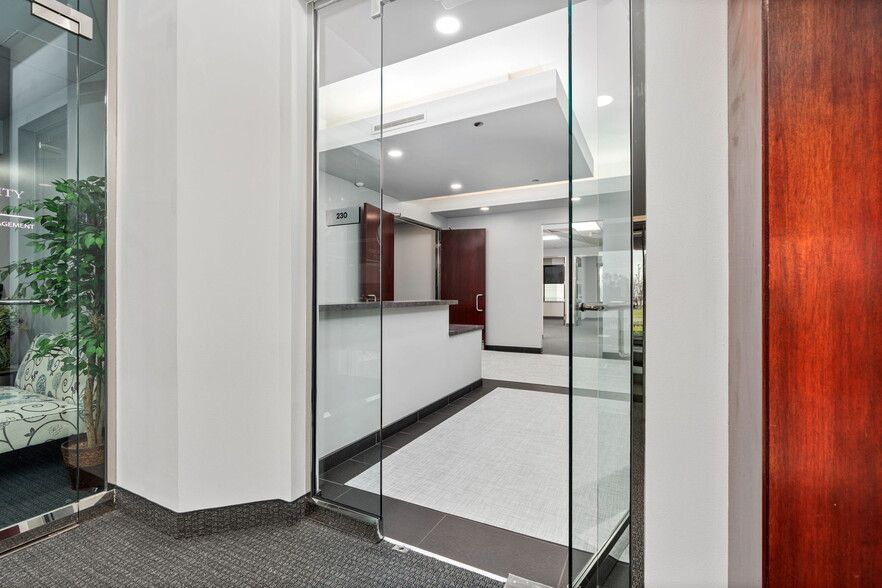 7060 N Fresno St, Fresno, CA à louer - Photo de l’immeuble – Image 3 sur 19