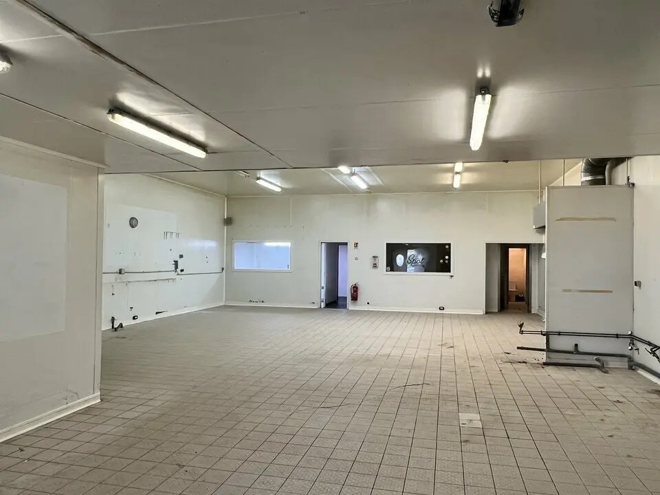 Local d'activités dans Hérouville-Saint-Clair à vendre Photo de l’immeuble– Image 1 sur 11