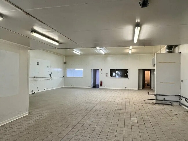 Plus de détails pour Local d’activités à vendre