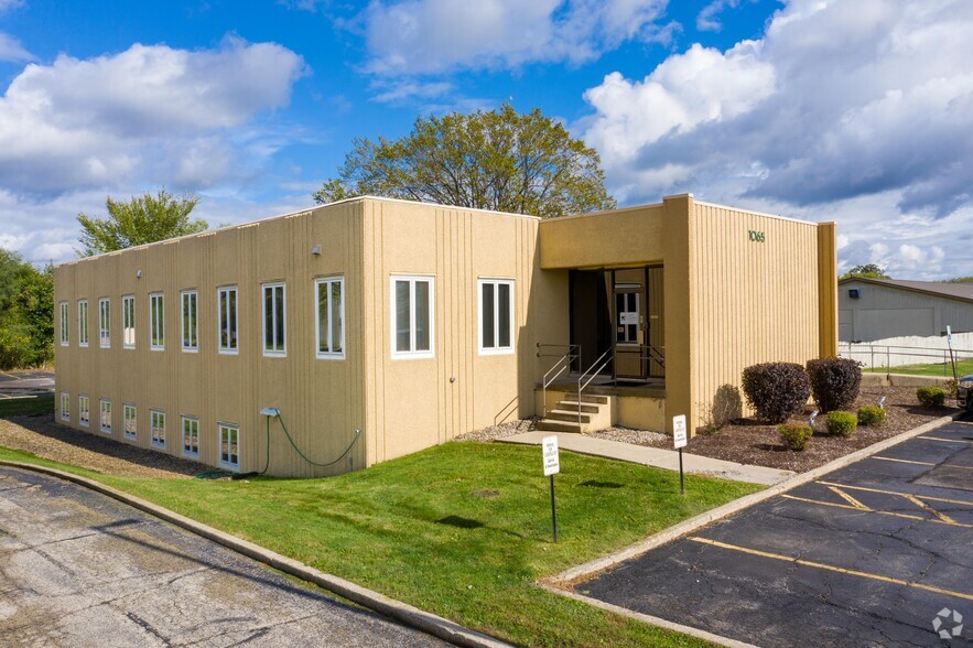 1065 Lake Ave, Woodstock, IL à louer - Photo principale – Image 3 sur 10