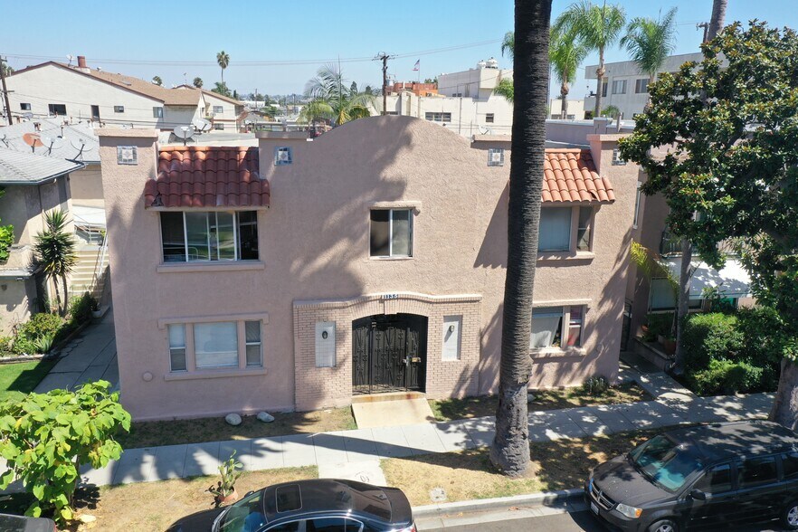 1135 E 3rd St, Long Beach, CA à vendre - Photo de l’immeuble – Image 2 sur 17