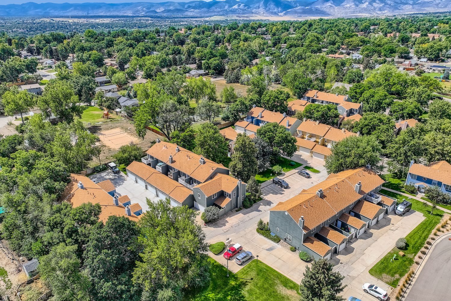 18-UNIT TOWNHOME PORTFOLIO portefeuille de 2 biens à vendre sur LoopNet.fr Photo principale– Image 1 sur 23