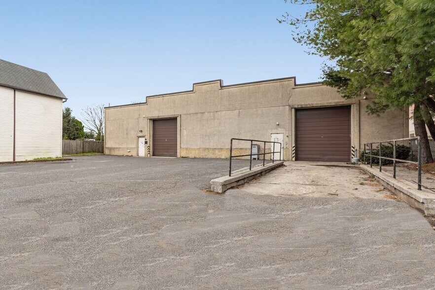 17 Jackson St, Freehold, NJ à vendre - Photo de l’immeuble – Image 1 sur 20