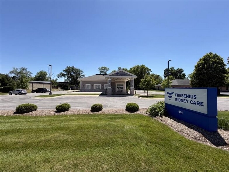 801 W Bristol St, Elkhart, IN à louer - Photo de l’immeuble – Image 2 sur 20