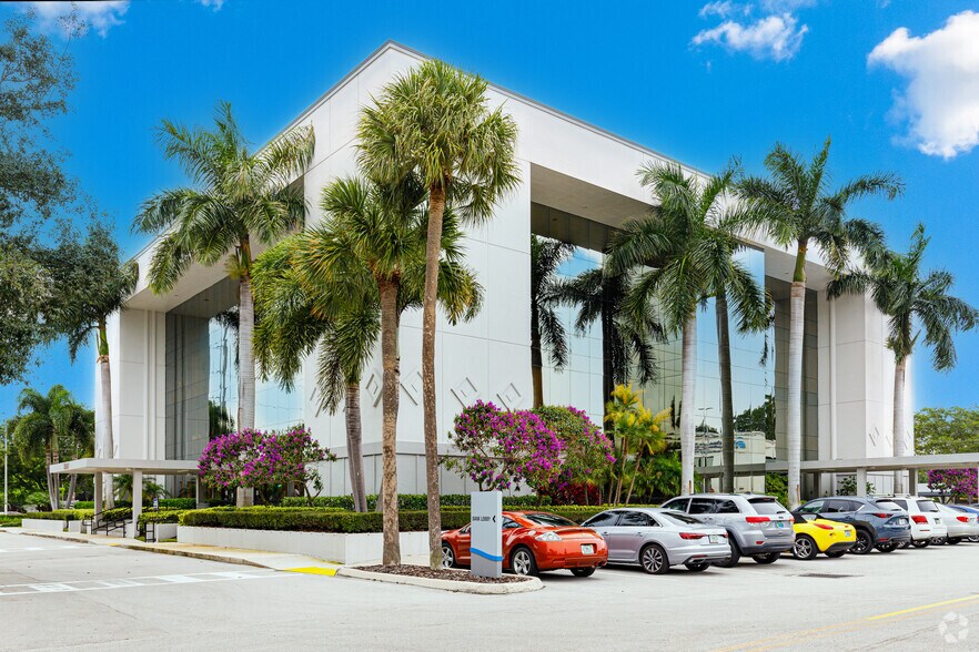 2000 Glades Rd, Boca Raton, FL à louer - Photo de l’immeuble – Image 3 sur 10