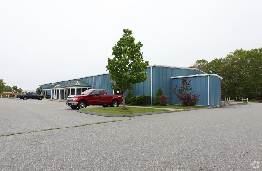 115 Leonard Dr, Groton, CT à louer - Photo principale – Image 2 sur 21