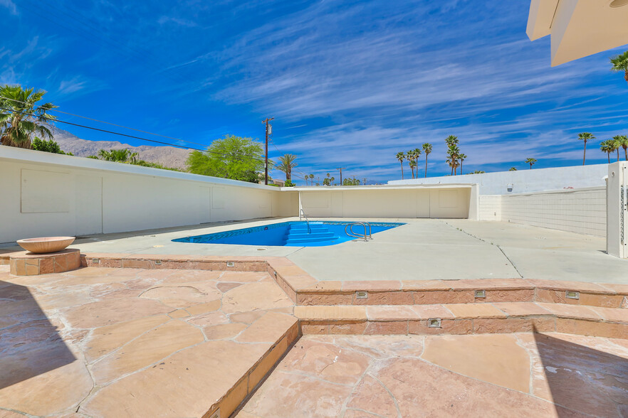 2249 N Palm Canyon Dr, Palm Springs, CA à vendre - Photo de l’immeuble – Image 3 sur 100