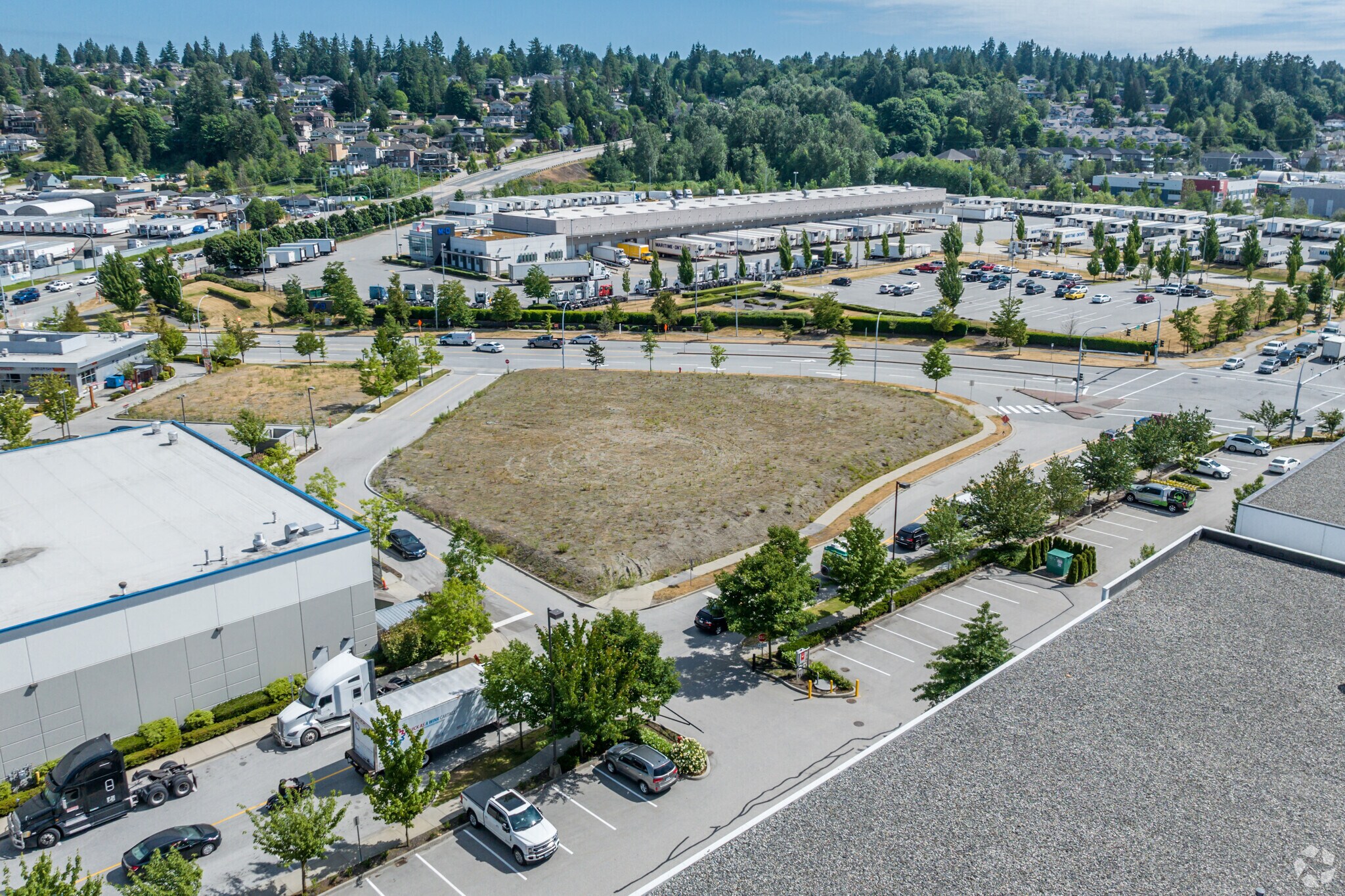 11959 103A Av, Surrey, BC à louer Photo principale– Image 1 sur 2