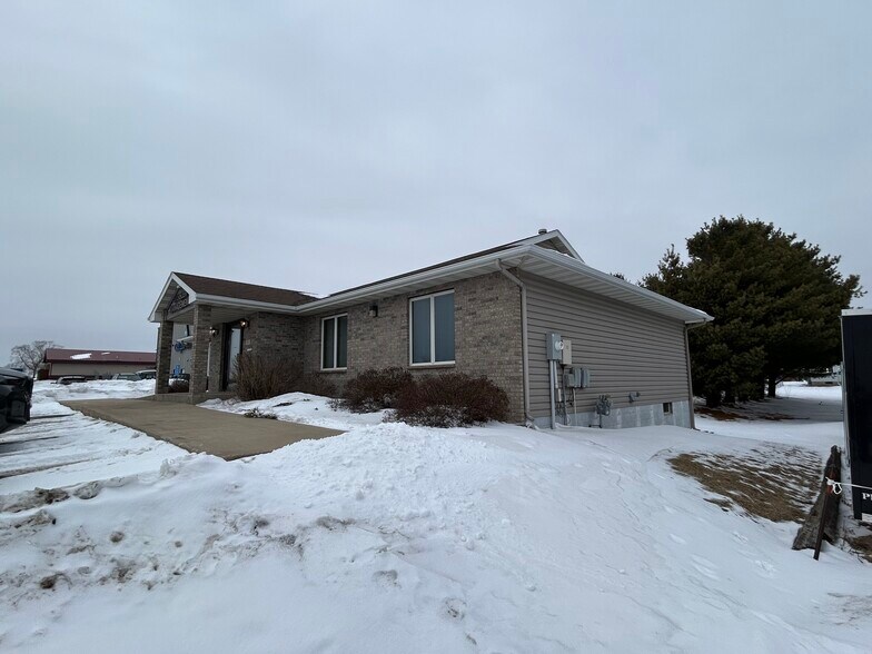 957 Frontage Rd NW, Byron, MN à vendre - Photo de l’immeuble – Image 2 sur 7