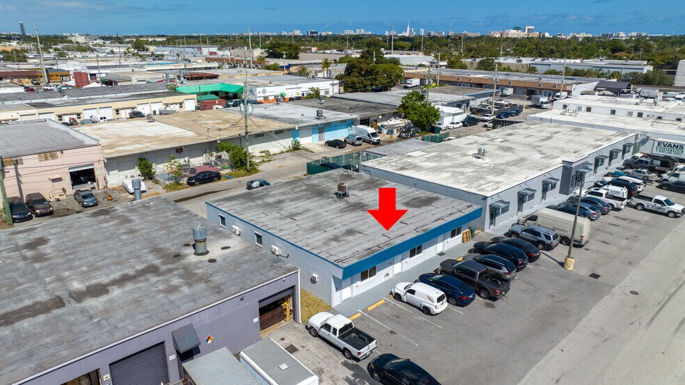 1053-1057 NE 43rd St, Oakland Park, FL à louer - Photo de l’immeuble – Image 3 sur 11