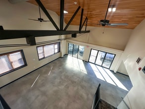 554 Main St, Oakville, CT à louer Photo intérieure– Image 1 sur 11