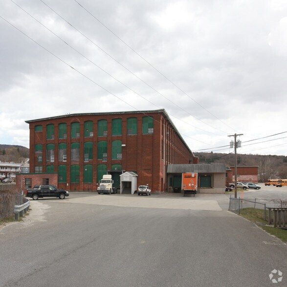 7 Hoosac St, Adams, MA à vendre - Photo de l’immeuble – Image 2 sur 12