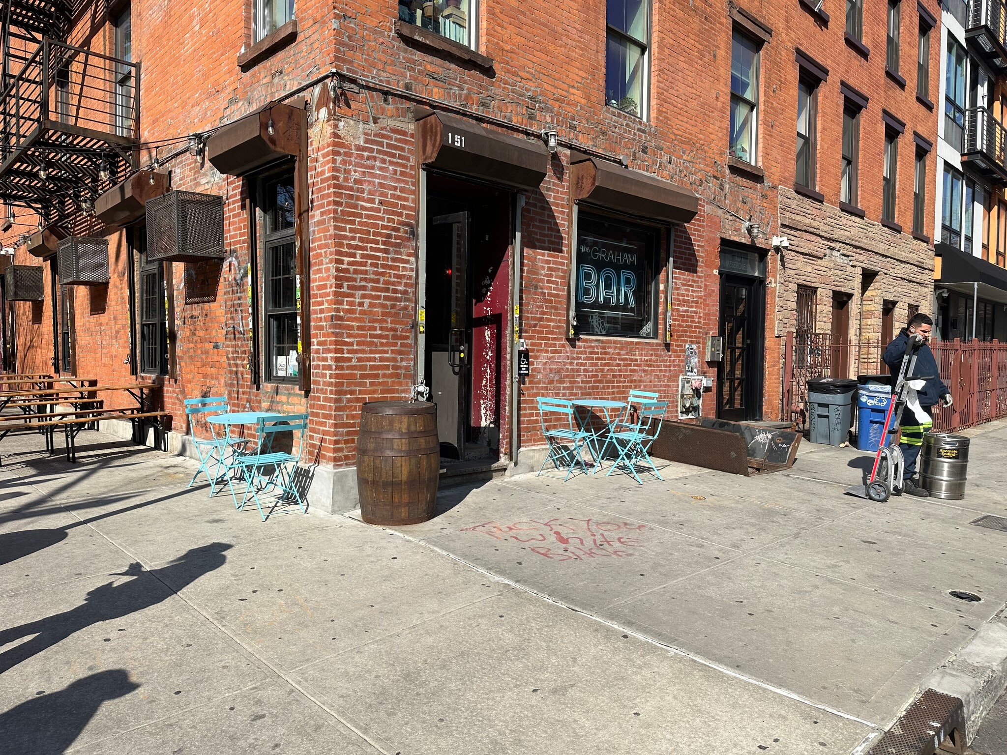 151 Meserole St, Brooklyn, NY à louer Photo de l’immeuble– Image 1 sur 10