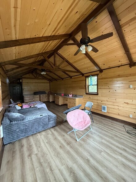 1250 Strand Rd, Evansville, WY à vendre - Photo de l’immeuble – Image 3 sur 8