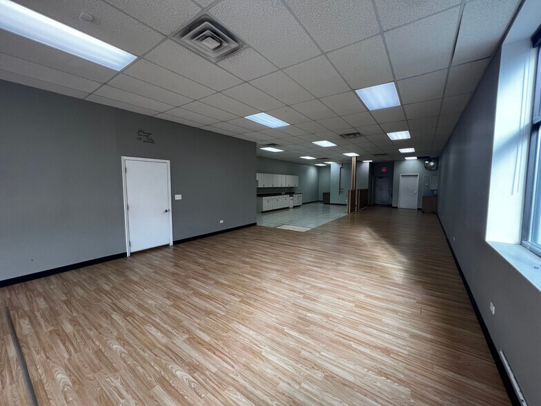 1504 Essington Rd, Joliet, IL à louer - Photo intérieure – Image 3 sur 25