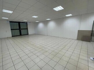 Plus de détails pour Local d'activités à louer