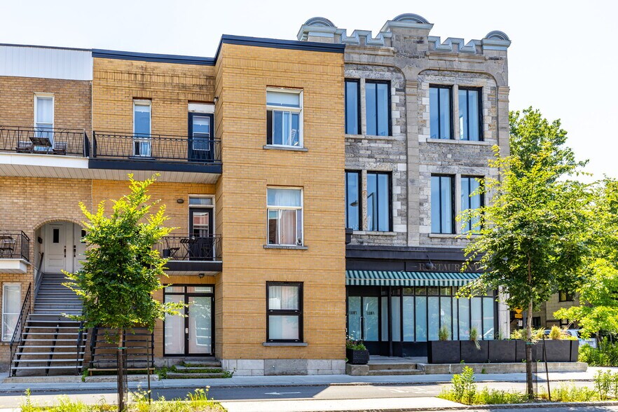 250 Av Des Pins E, Montréal, QC à louer - Photo de l’immeuble – Image 2 sur 14
