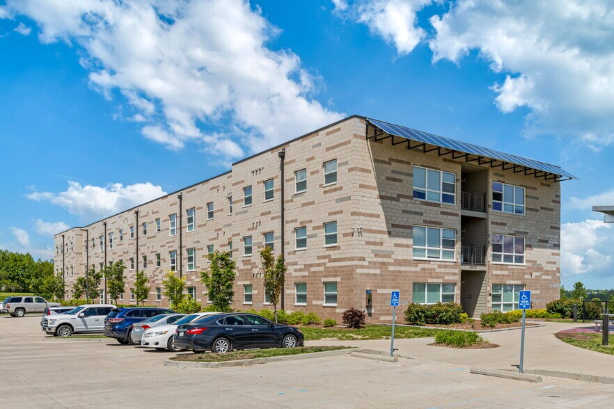 1100 Campus Lake Dr, Cottleville, MO à vendre - Photo de l’immeuble – Image 2 sur 23