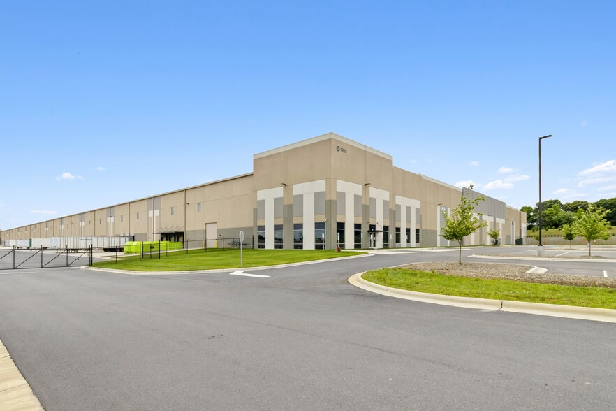 1620 Piedmont Commerce Dr, Kernersville, NC à louer - Photo de l’immeuble – Image 2 sur 6