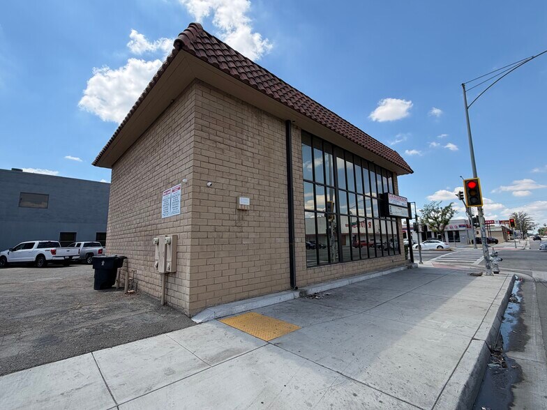 2332 Chester Ave, Bakersfield, CA à vendre - Photo de l’immeuble – Image 3 sur 3