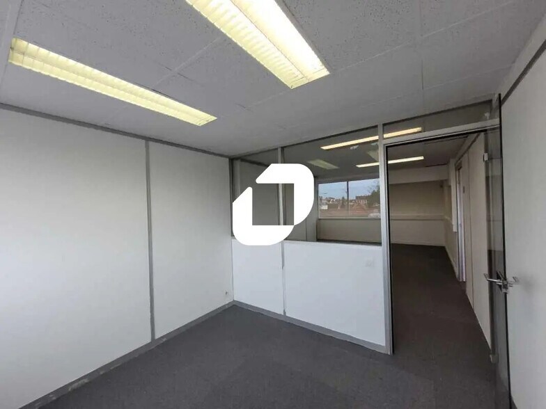 Bureau dans Corbeil-Essonnes à louer - Photo de l’immeuble – Image 2 sur 7