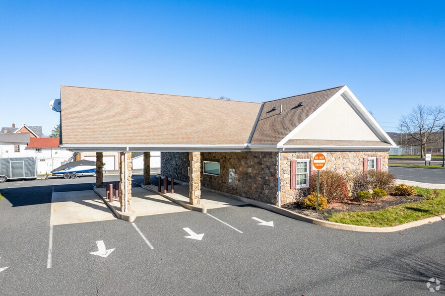 317 E Landis St, Coopersburg, PA à louer - Photo de l’immeuble – Image 3 sur 7