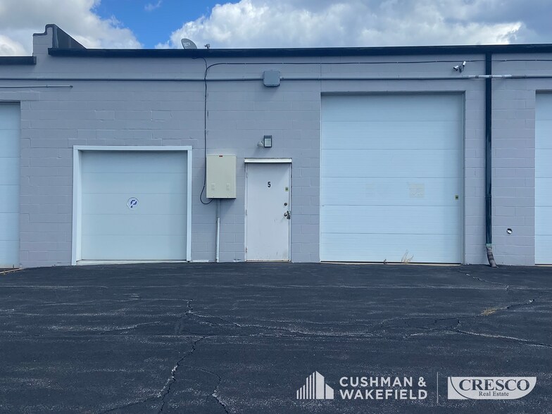 12100 Snow Rd, Parma, OH à vendre - Photo de l’immeuble – Image 3 sur 4