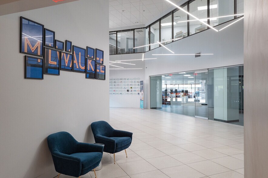 790 N Milwaukee St, Milwaukee, WI à louer - Photo de l’immeuble – Image 3 sur 15