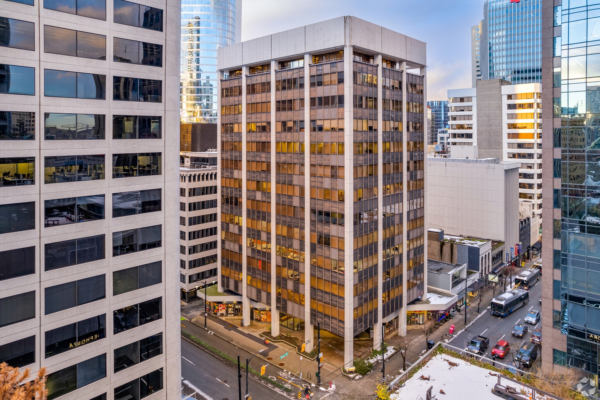 595 Howe St, Vancouver, BC à louer Photo de l’immeuble– Image 1 sur 5