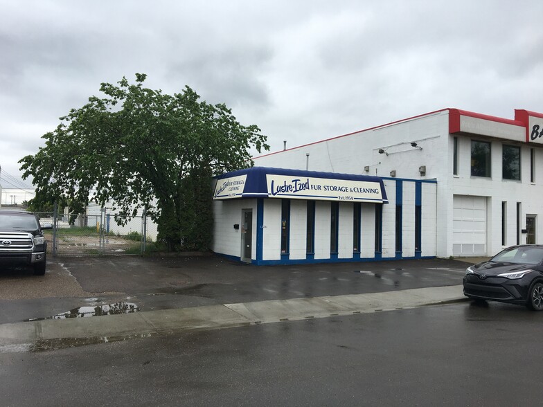 12241 Fort Rd NW, Edmonton, AB à vendre - Photo de l’immeuble – Image 1 sur 5