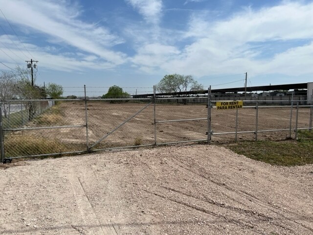1710 N Closner Blvd, Edinburg, TX à louer - Photo de l’immeuble – Image 3 sur 27