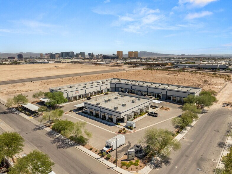 4570 W Post Rd, Las Vegas, NV à louer - Photo de l’immeuble – Image 2 sur 47