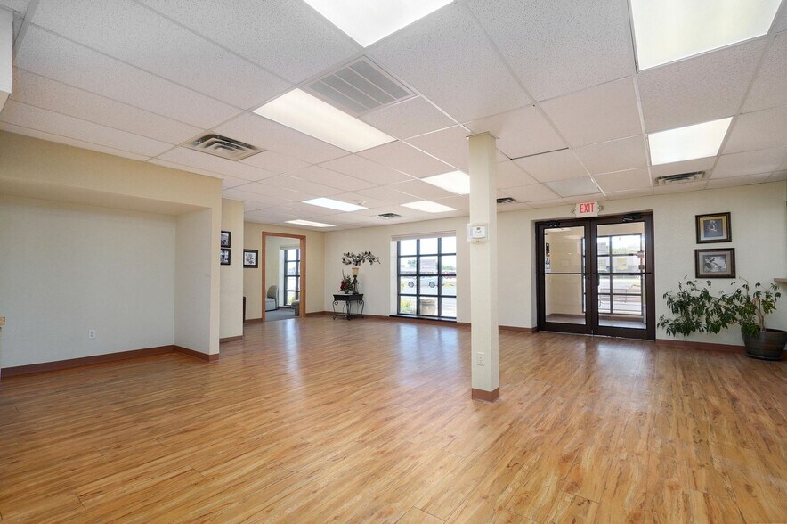 560 E Mount Vernon Blvd, Mount Vernon, MO à vendre - Photo intérieure – Image 2 sur 6