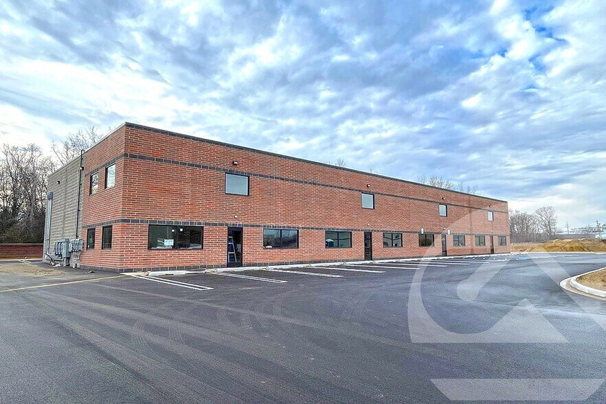 34417 Rosati Ave, Livonia, MI à vendre - Photo de l’immeuble – Image 1 sur 1