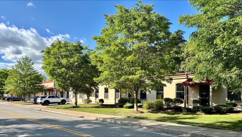 61-63 Cedar Ave, East Greenwich, RI à vendre - Photo de l’immeuble – Image 3 sur 35