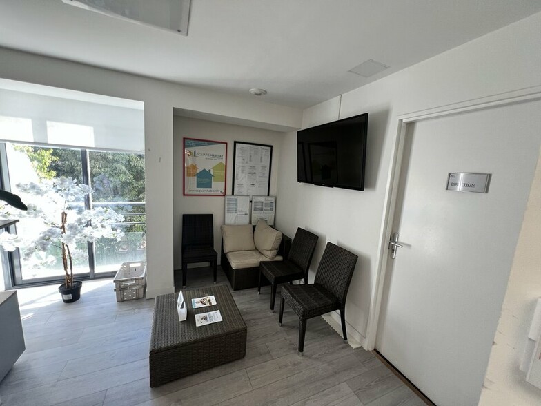 15 Avenue Robert Soleau, Antibes à louer - Hall d’entrée – Image 2 sur 7