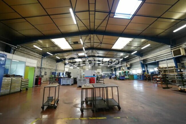 Plus de détails pour Bureau, Local d'activités à louer